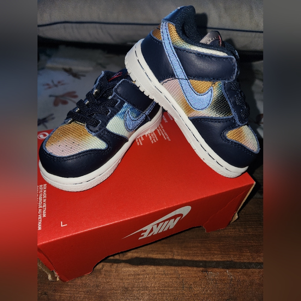 Nike Dunk Low SE - Picture 1 of 11